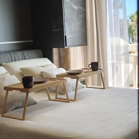 Mediterranean Boutique Beachfront Apartamento *