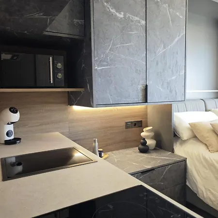 Mediterranean Boutique Beachfront Apartamento