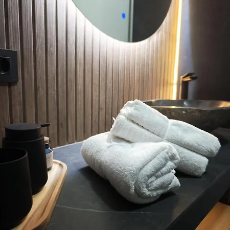 Mediterranean Boutique Beachfront Apartamento