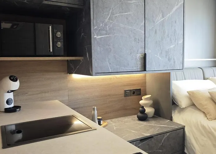 Mediterranean Boutique Beachfront Apartamento